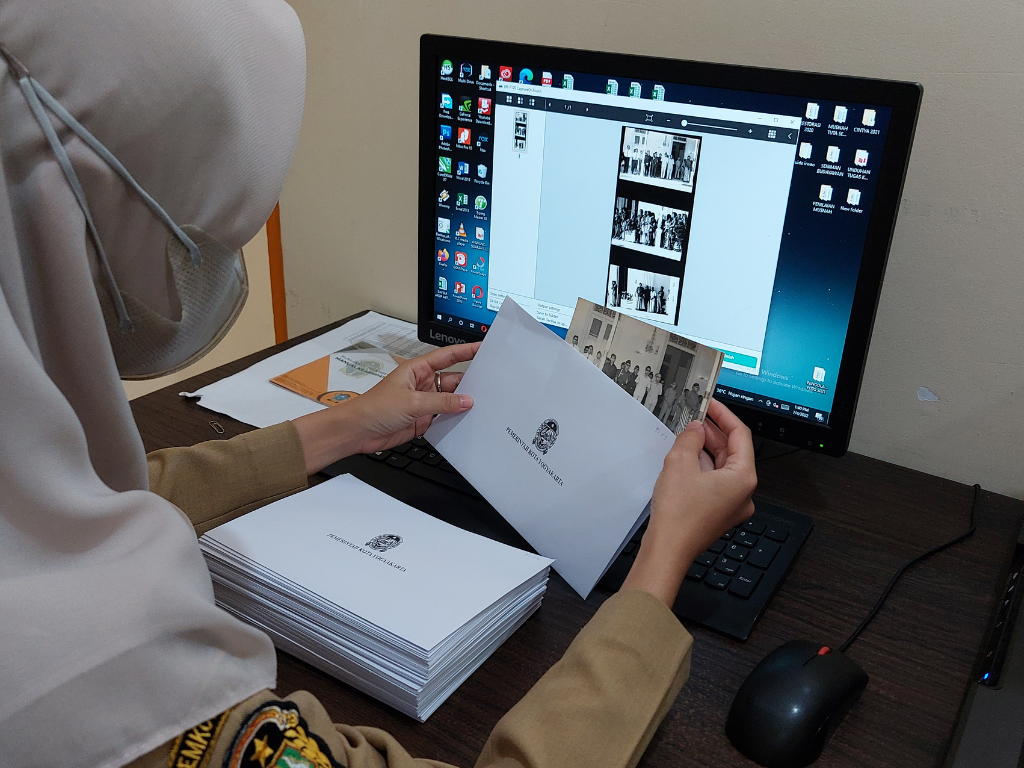 Alih  Media Arsip Foto Di Dinas Perpustakaan Dan Kearsipan Kota Yogyakarta Tahun 2022