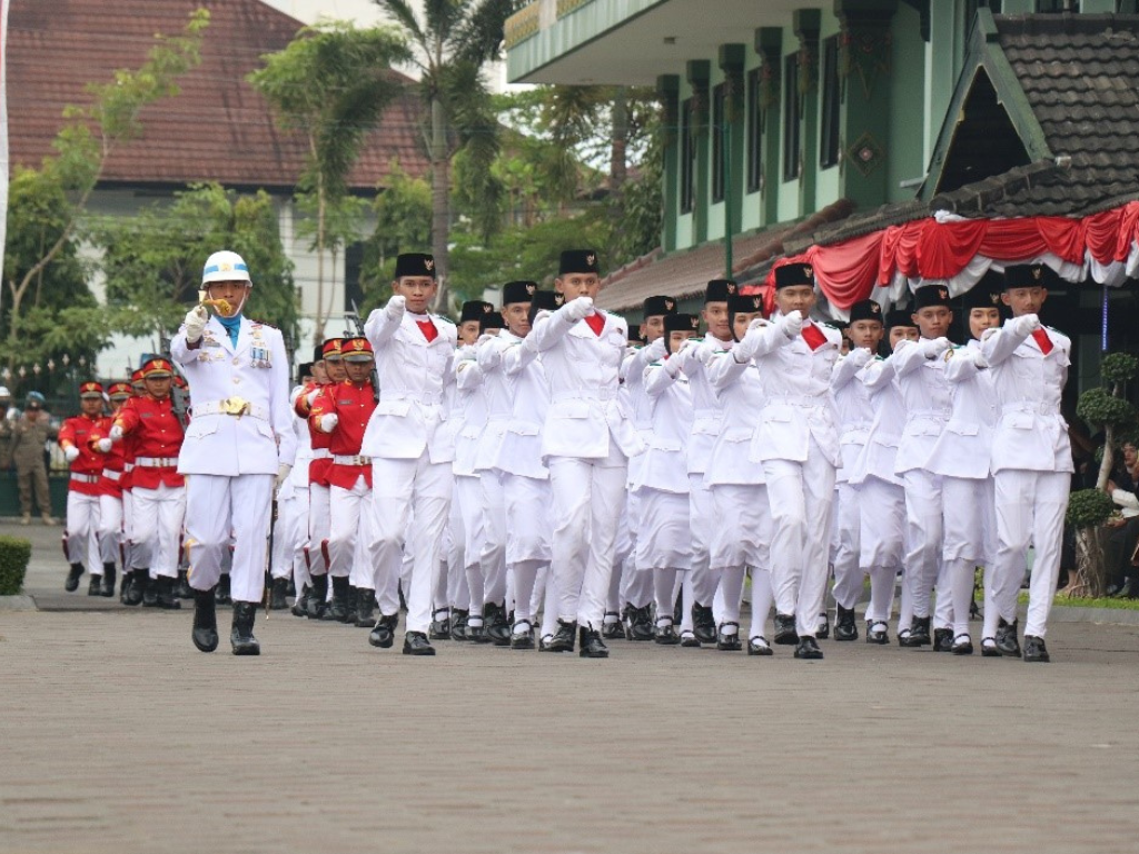 Risalah Kegiatan Upacara Penurunan Bendera Dalam Rangka Upacara Peringatan Hari Ulang Tahun Kemerdekaan Republik Indonesia Ke-78 di Kota Yogyakarta