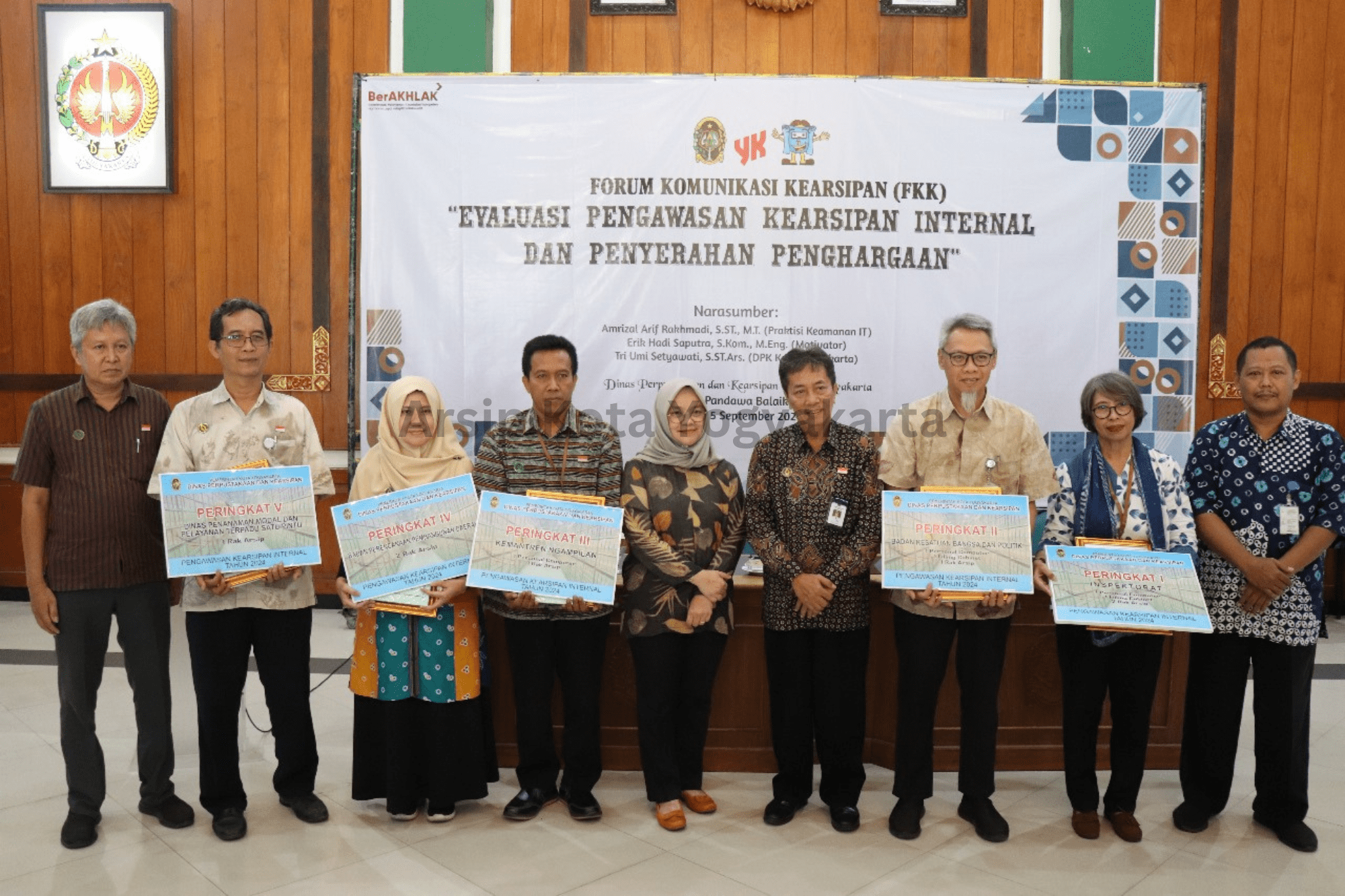 Dinas Perpustakaan dan Kearsipan Kota Yogyakarta Berikan Penghargaan Kepada Perangkat Daerah dengan Pengelolaan Kearsipan Terbaik  di Pemerintah Kota Yogyakarta