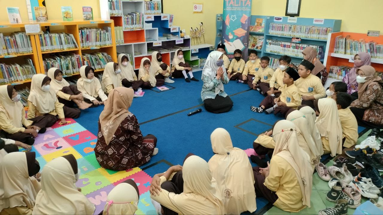 Kegiatan Talita bersama siswa SD Muhammadiyah Karangkajen